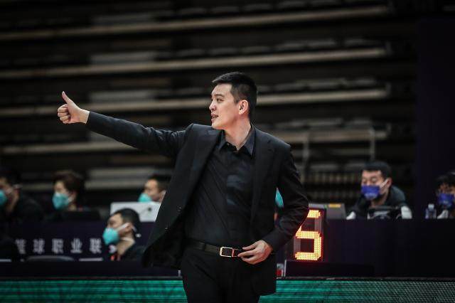 杨鸣三年三冠却等来下课 半年前他似乎已有预料