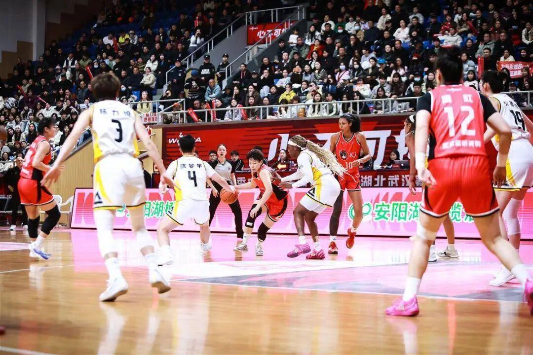 leyu.com-球迷的呐喊，商家的算盘！武汉盛帆女篮炼成WCBA“生意精”